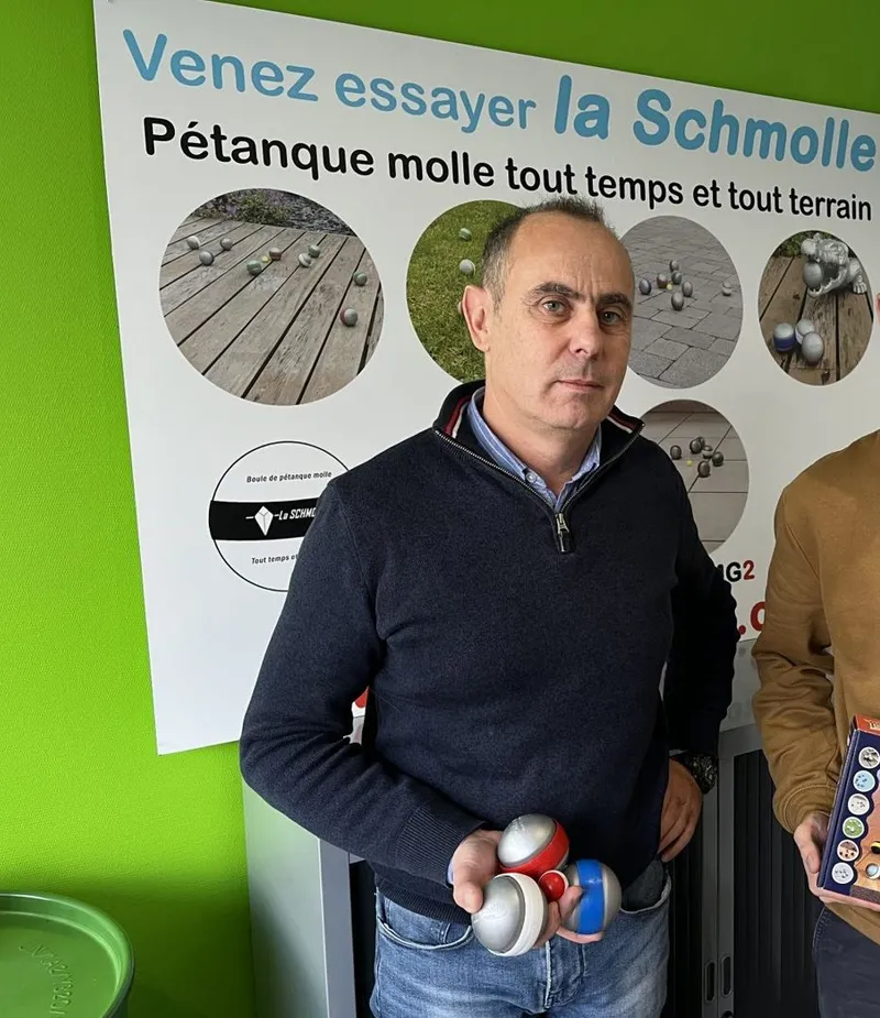 Miniature pour Emmanuel Girod, co-gérant de MG2 : « Il est possible de produire en France des produits de qualité à un prix raisonnable. »